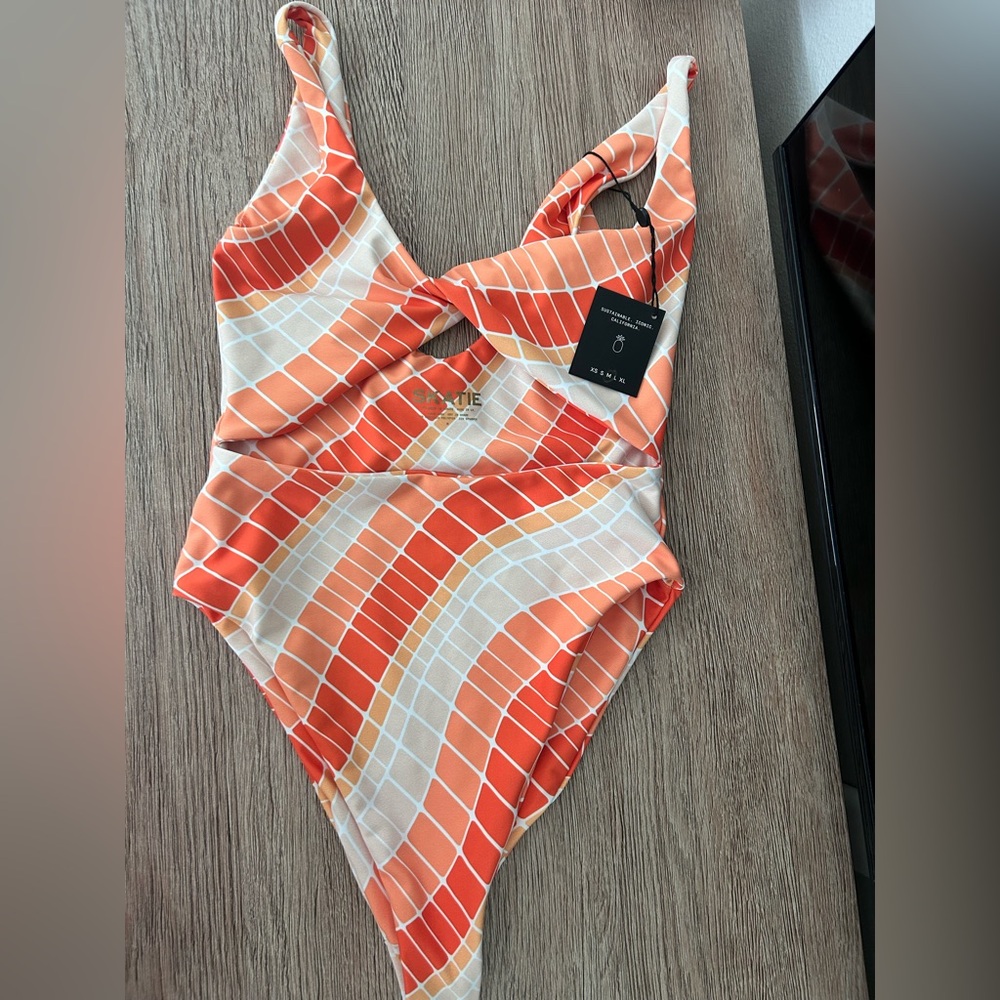 Skatie one piece chloe